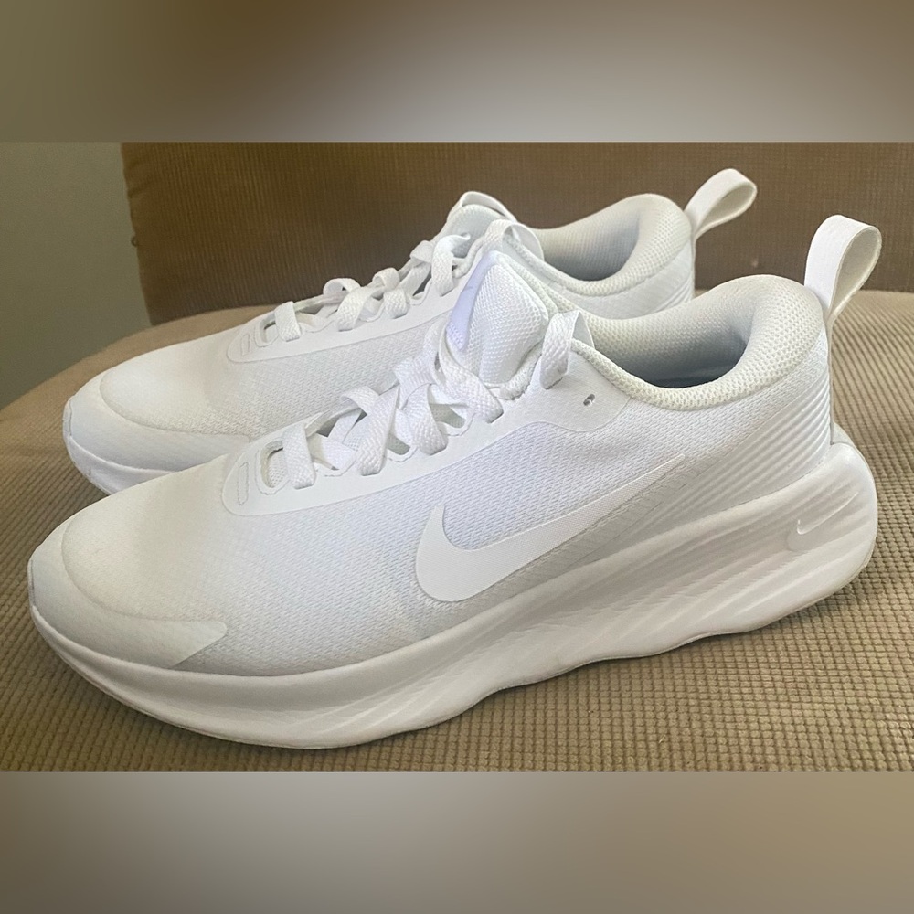 Nike Women’s All-White Lightweight Running Sneakers